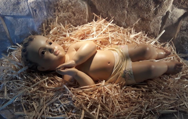 La imagen del niño Jesús cautiva a todos. Foto: José Vásquez. 