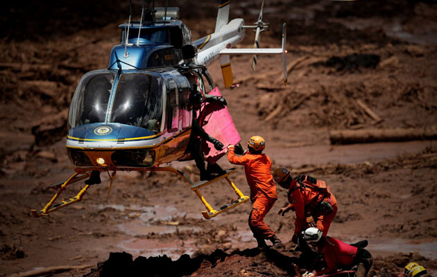 Los equipos de rescate trabajan arduamente. FOTO/EFE