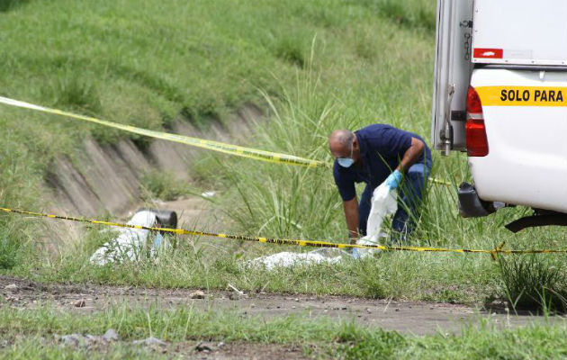 ADN en un guante de látex delata a mujer que mató a su esposo para vender su auto. Foto: Panamá América.