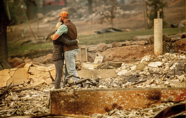 Al menos 71 personas han muerto en el norte de California y las autoridades intentan localizar a más de mil. FOTO/AP