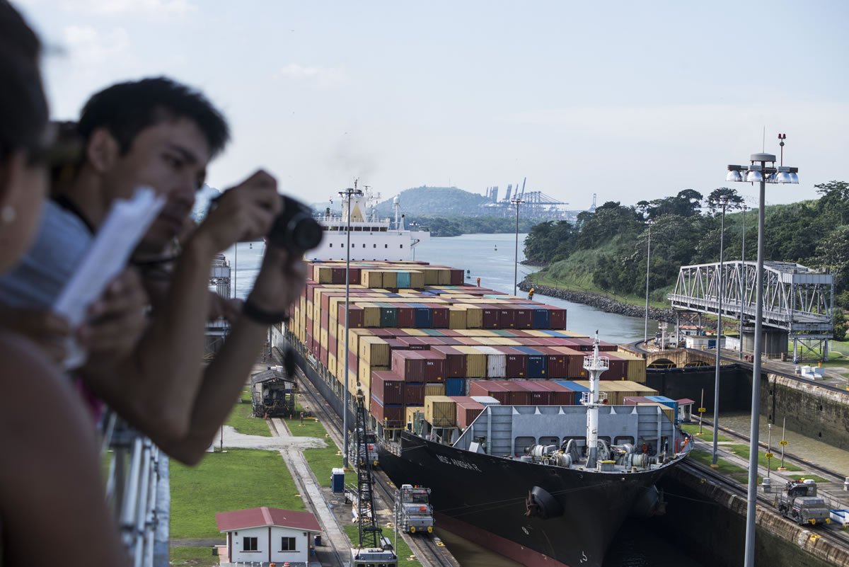  Unos 20,000 panameños visitan cada año las esclusas de Miraflores y Agua Clara 