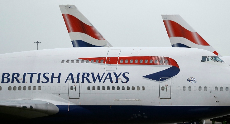 El Gobierno egipcio ha defendido que la decisión de la aerolínea británica British Airways (BA) de suspender todos sus vuelos a El Cairo por motivos de seguridad no proviene del Ejecutivo de Londres. FOTO/AP