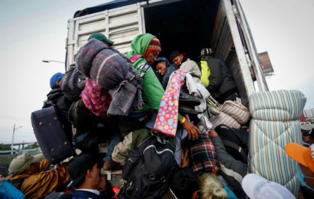  Desde este domingo un grupo de integrantes de la caravana pertenecientes al colectivo LGBT llegó a Tijuana, fronteriza con Estados Unidos y destino de la mayoría de los migrantes de la movilización.