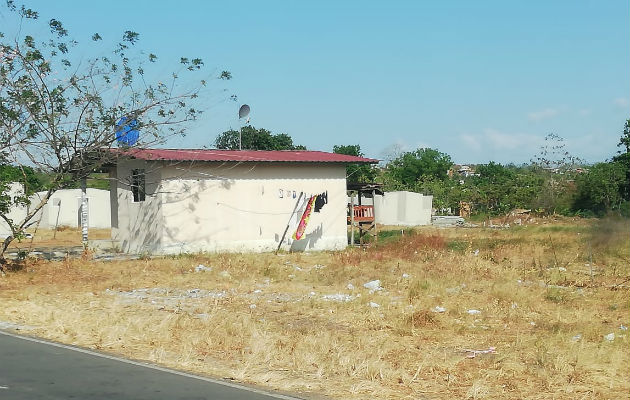 Las 'casas de papel' que nunca entregó el programa Techos de Esperanza. Foto: Miriam Lasso.