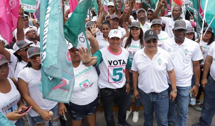 Luis Casís, junto a otros miembros de CD, se ha dedicado a recorrer el país.