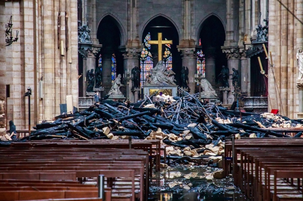 Francia evalúa los daños sufridos por la catedral de Notre Dame de París, devastada por un incendio cuyo origen es todavía desconocido y está siendo investigado por la Justicia. FOTO/EFE