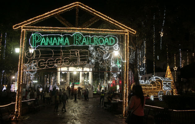 Parques iluminados en la ciudad de Panamá. Foto Victor Arosemena