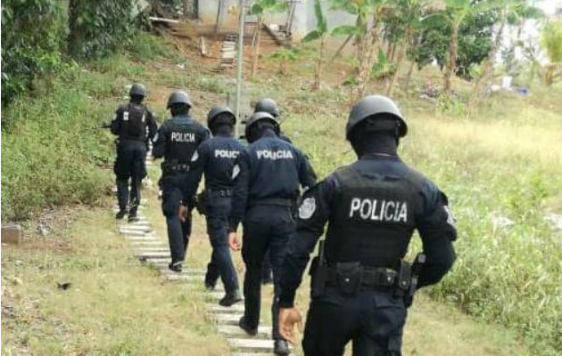 Policías en la comunidad de El Progreso. Foto: Diómedes Sánchez.