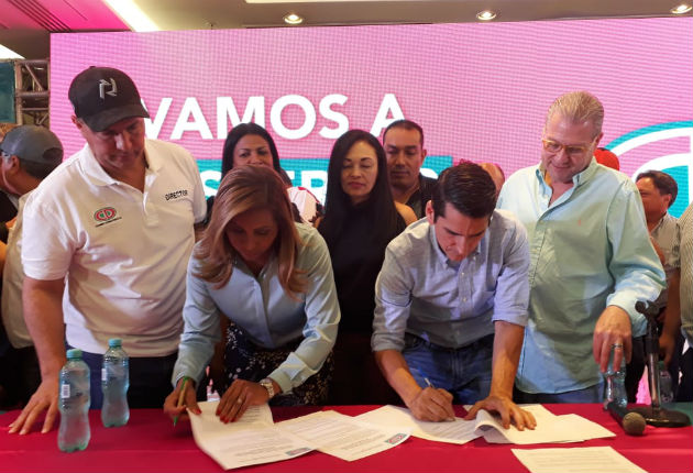 Rómulo Roux suma al partido Alianza. Foto: Víctor Arosemena