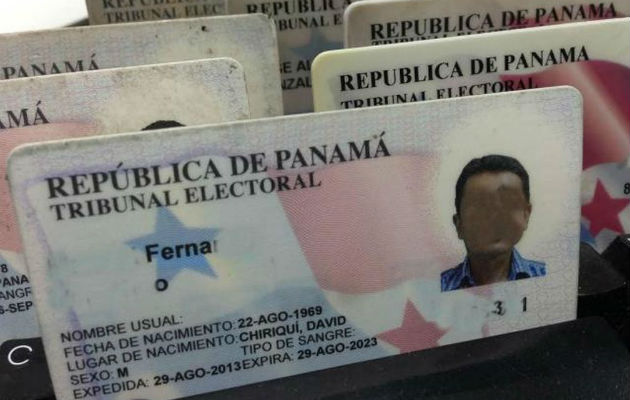 Solo las cédulas vencidas que tienen la bandera de Panamá de fondo son a las que se le extiende el periodo de vigencia.