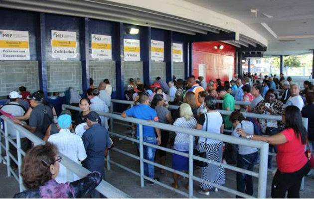 Los comercios o particulares tienen que ir al MEF antes del 15 de octubre para que los puedan cambiar al 100% en el Banco Nacional de Panamá (BNP) los Cepadem. Foto/Cortesía