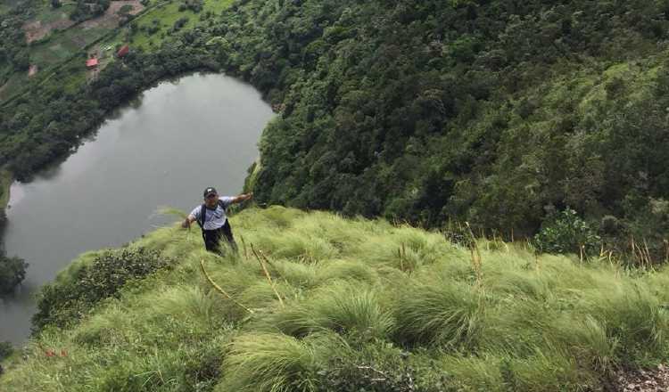 Al lado de la Laguna está el Cerro Picacho, en el que también pueden practicar senderismo