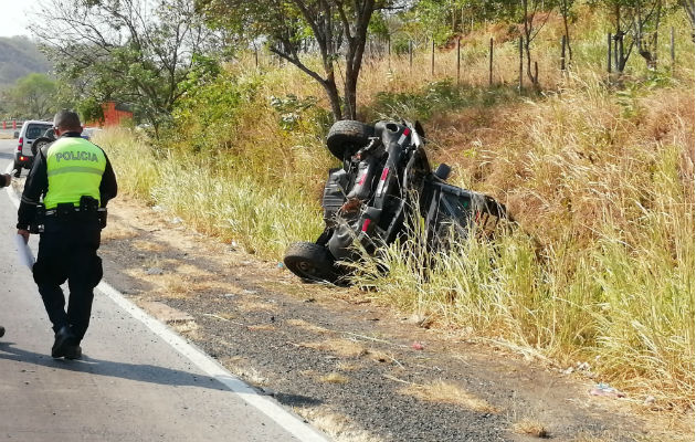 El vehículo quedó en una cuneta. Foto: Eric A. Montenegro.