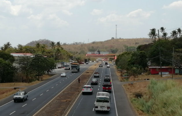 Vía Interamericana en Chame, la cual será ensanchada para la construcción del corredor de playa fase I. Foto: Eric A. Montenegro. 