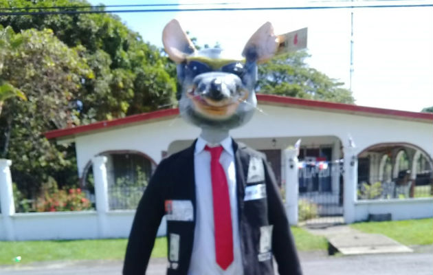 Un político con cabeza de rata en Bejuco, Chame. Foto: Eric A. Montenegro