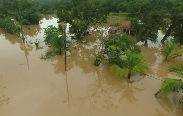Más de 15 residencias resultaron afectadas en Chilibre por paso de onda tropical. Foto: Redes sociales.