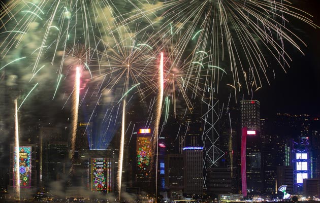 Despliegan fuegos artificiales en varios sectores de China. FOTO/AP