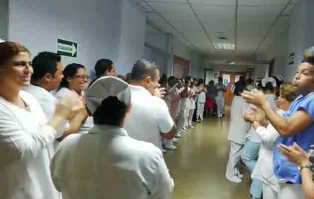 Los trabajadores de la salud exigen las condiciones necesarias para realizar su trabajo. Foto/José Vásquez