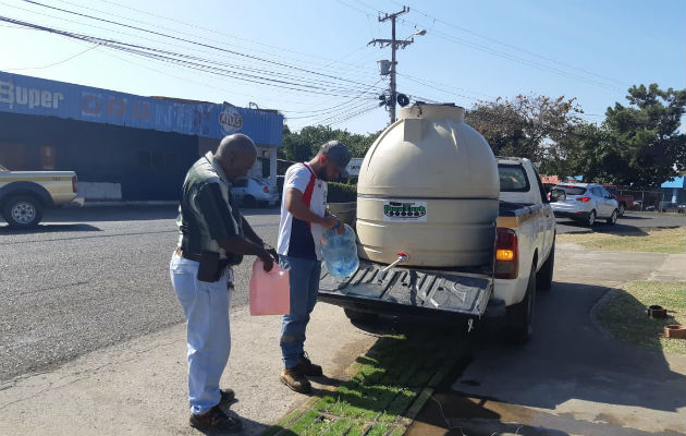 Se inició un plan de distribución de agua en carros cisternas en Chitré. Foto: Thays Domínguez.