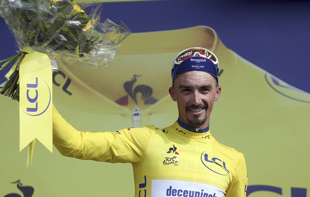 Julien Alaphilippe  durante la premiación.