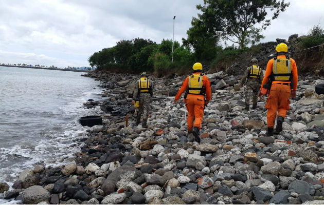 Buscan joven chiricano que cayó al mar en la Cinta Costera 3.