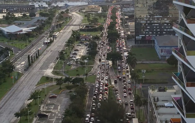 Colapso y caos vehicular en la capital por la visita del presidente chino Xi Jinping. Foto: Panamá América.