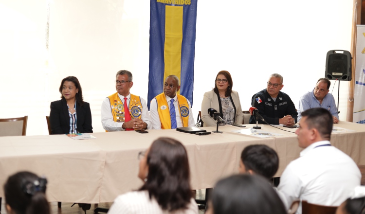 Durante la conferencia de prensa.  Aurelio Herrera