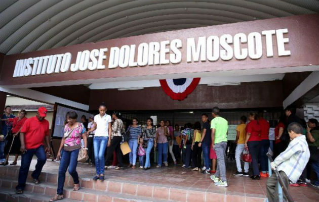 El Meduca se comprometió a realizar más de 20 reparaciones en el colegio José Dolores Moscote. Foto: Panamá América.