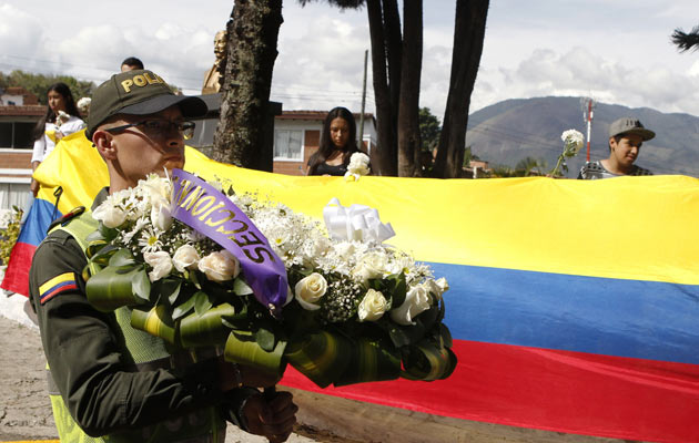 Recuerdan a los cadetes que perdieron la vida en un atentado terrorista. FOTO/EFE