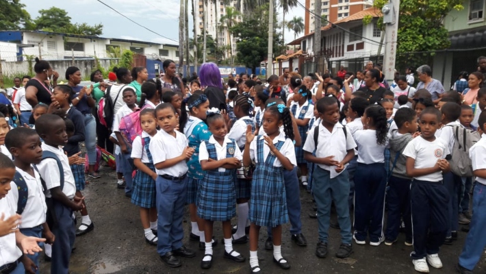 Los estudiantes, padres de familia y docentes exigen una pronta solución. Foto/Diómedes Sánchez