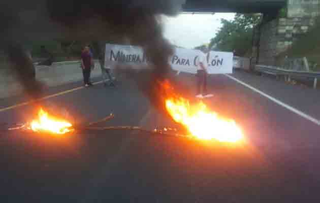 Los colonenses seguirán en las calles, por que según ellos, la empresa Minera Panamá, no ofrece plaza de trabajo a Colón. Foto/Diómedes Sánchez