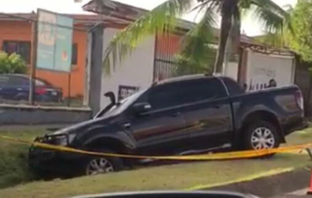 El conductor al intentar huir, cayó en una cuneta frente a las Aldeas Infantiles SOS, en la provincia de Colón. 