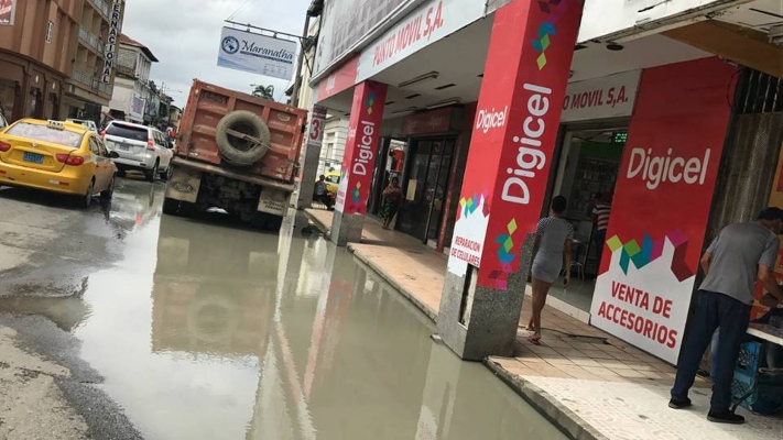 La gobernadora Iracema Ayarza de Dale, asegura que es tiempo de que la empres encargada del proyecto de explicaciones. Foto/Diómedes Sánchez