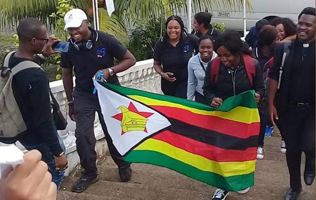 Los peregrinos de Sudáfrica son recibidos por los colonenses. Foto/Diómedes Sánchez