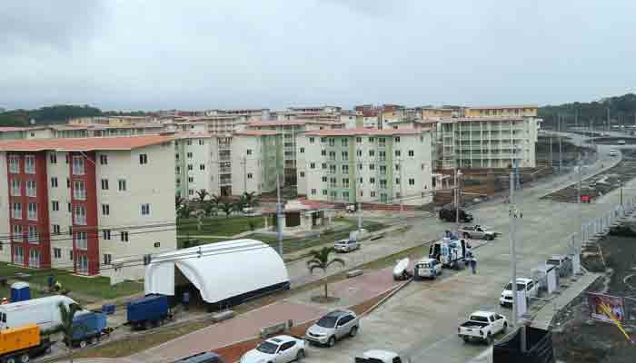 La acción de allanamiento se llevó a cabo en la torre L-14, apartamento 2E, en la que estuvo la fiscalía de circuito. Foto/Diómedes Sánchez