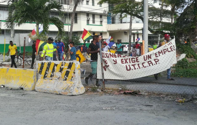 Los manifestantes portaban pancartas y en forma pacífica. Foto: Diómedes Sánchez. 