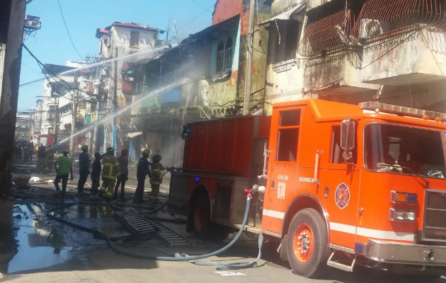 Las labores de extinción fueron realizadas por el Cuerpo de Bomberos de la provincia de Colón, con la colaboración de 2 tanqueros de la Zona Metro.