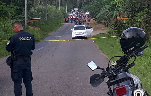 Policías custodian el área del hecho de sangre. Foto: Diómedes Sánchez