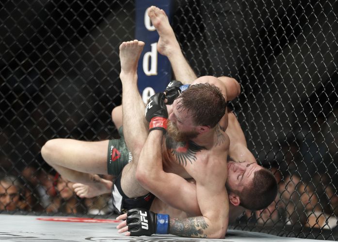  Nurmagomedov somete a Conor McGregor. Foto AP