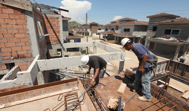 La construcción es una de las actividades  que mayor cantidad de empleos genera en el país y ha estado atravesando una crisis. Archivo