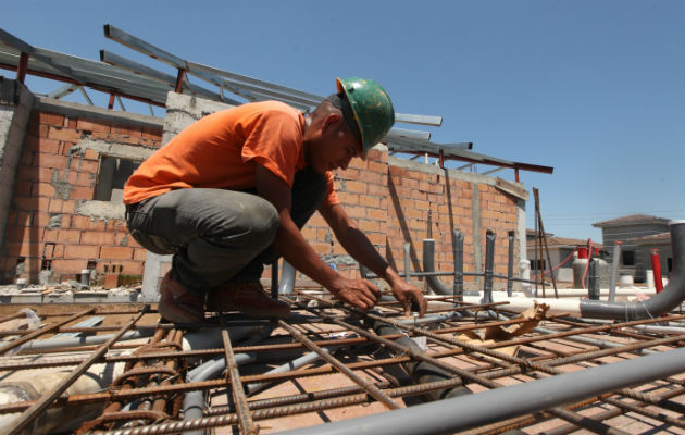 El del saco de 94 libras de cemento gris en 1.8%, el de la yarda de piedra N.°4 en 0.3% y el del metro cúbico de hormigón premezclado en 0.2%. Mientras que otros materiales mantuvieron su precio.