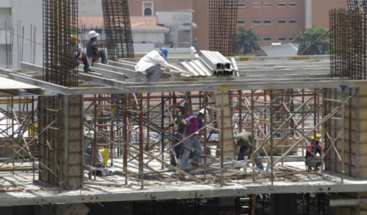 El sector construcción está desacelerado desde hace dos años. Archivo