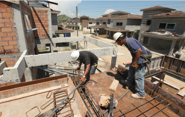  La inversión el área comercial cayó un 28%, informó la Capac. Foto/Archivo