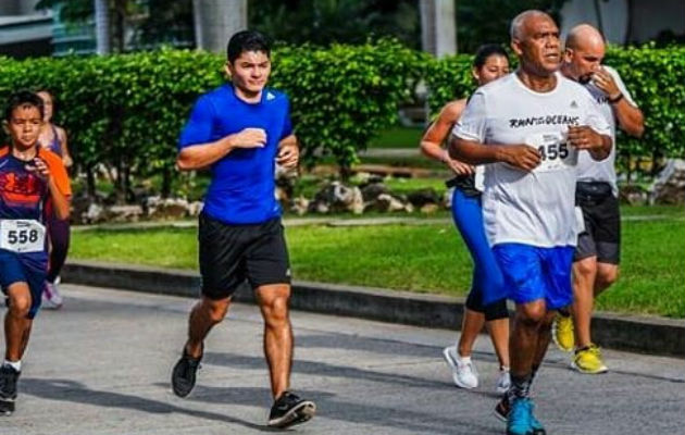 Carrera-caminata pro la salud del corazón.