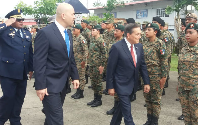 El presidente Laurentino Cortizo y el ministro de Seguridad Rolando Mirones encabezaron el acto de traspaso de mando de la Fuerza Pública.