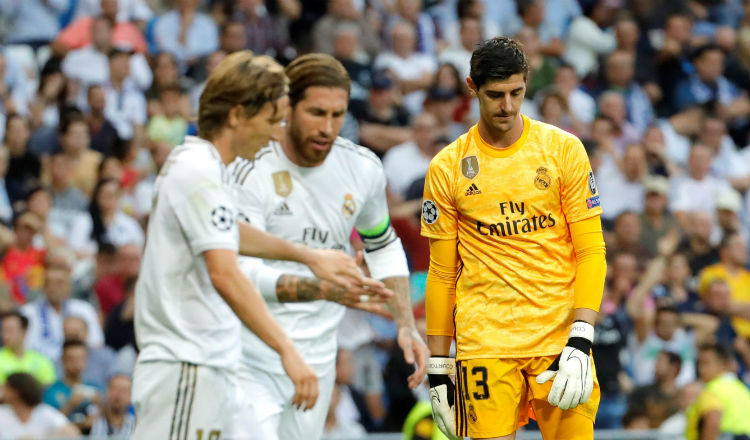 El portero Thibaut Courtois no terminó el partido. Foto EFE