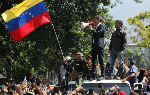 Juan Guaidó y Leopoldo López lanzan ofensiva militar contra Nicolás Maduro. Foto/EFE