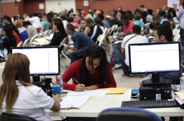 El Servicio Nacional de Migración del actual gobierno señaló que se regularizaron a unos 375 mil extranjeros.