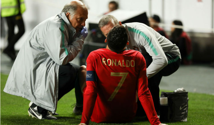 Cristiano Ronaldo no terminó el partido ante Serbia. Foto EFE