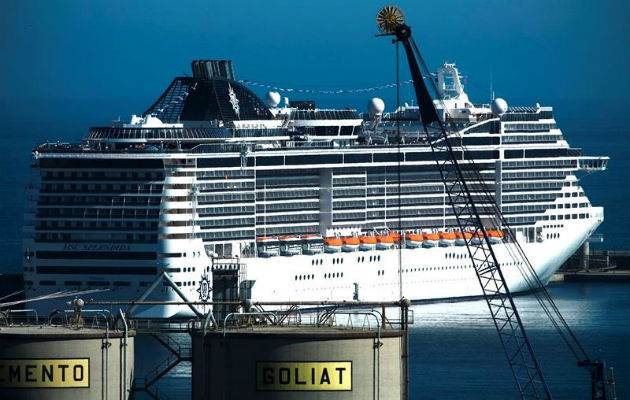 En ese momento, el buque, cuyas oficinas centrales se encuentran en Miami, estaba atracado en el puerto haitiano de Labadee, donde la compañía posee un resort privado, indica el medio floridiano.